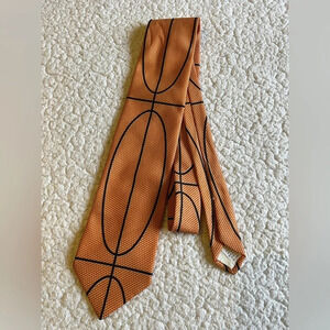 Basketball Court tie, excellent condition. March Madness Father’s Day Gift